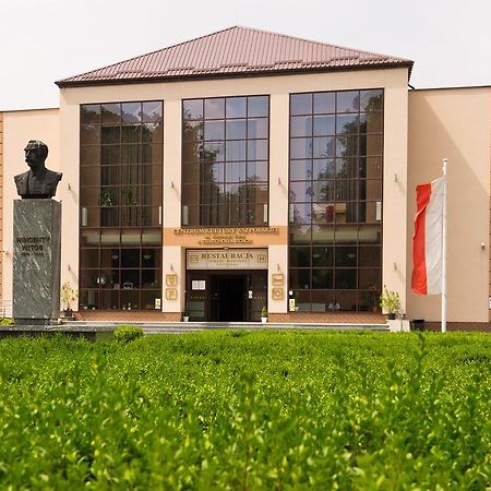 Pokoje Goscinne W Centrum Kultury Wsi Polskiej Wierzchoslawice Extérieur photo