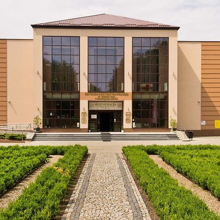 Pokoje Goscinne W Centrum Kultury Wsi Polskiej Wierzchoslawice Extérieur photo