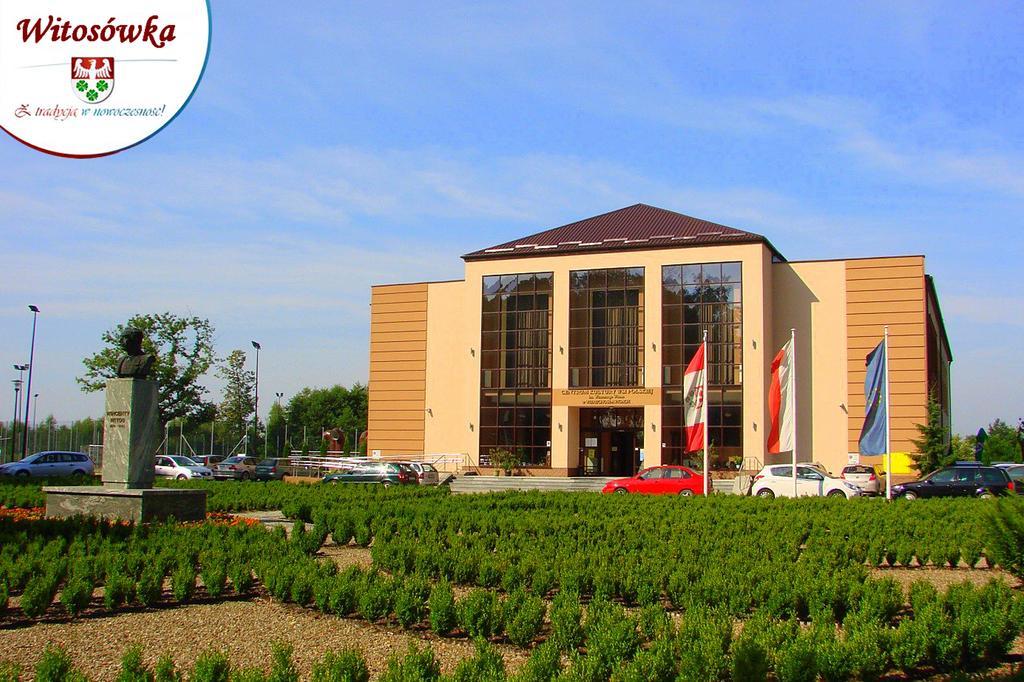 Pokoje Goscinne W Centrum Kultury Wsi Polskiej Wierzchoslawice Extérieur photo