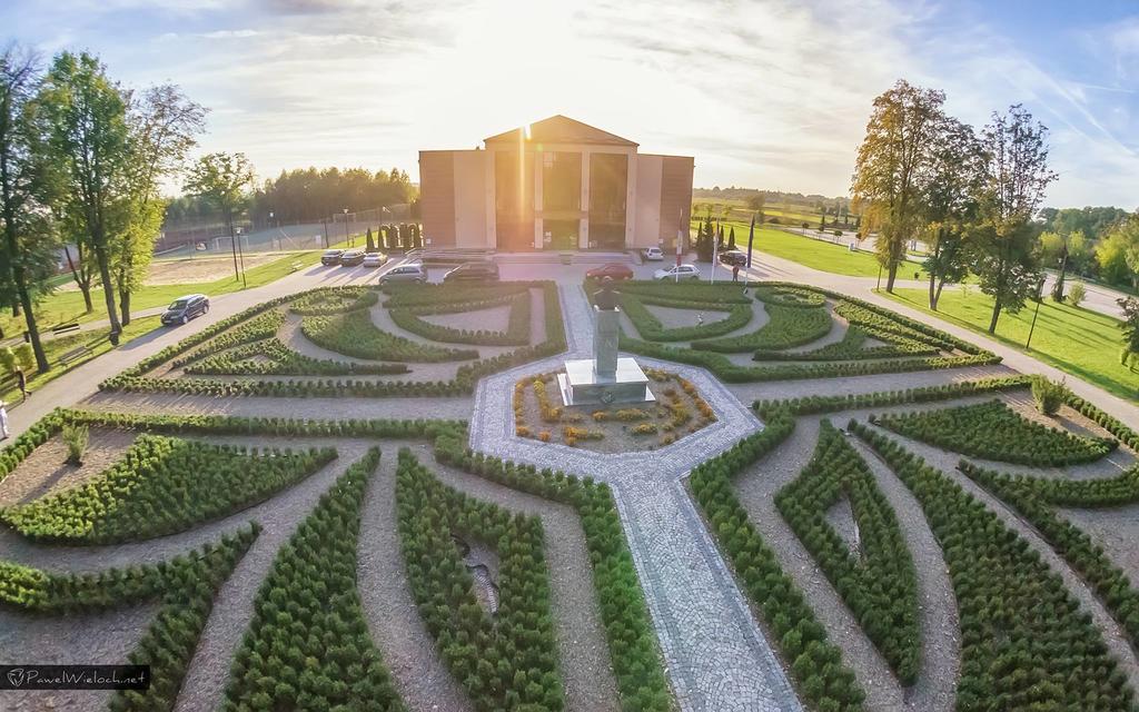 Pokoje Goscinne W Centrum Kultury Wsi Polskiej Wierzchoslawice Extérieur photo