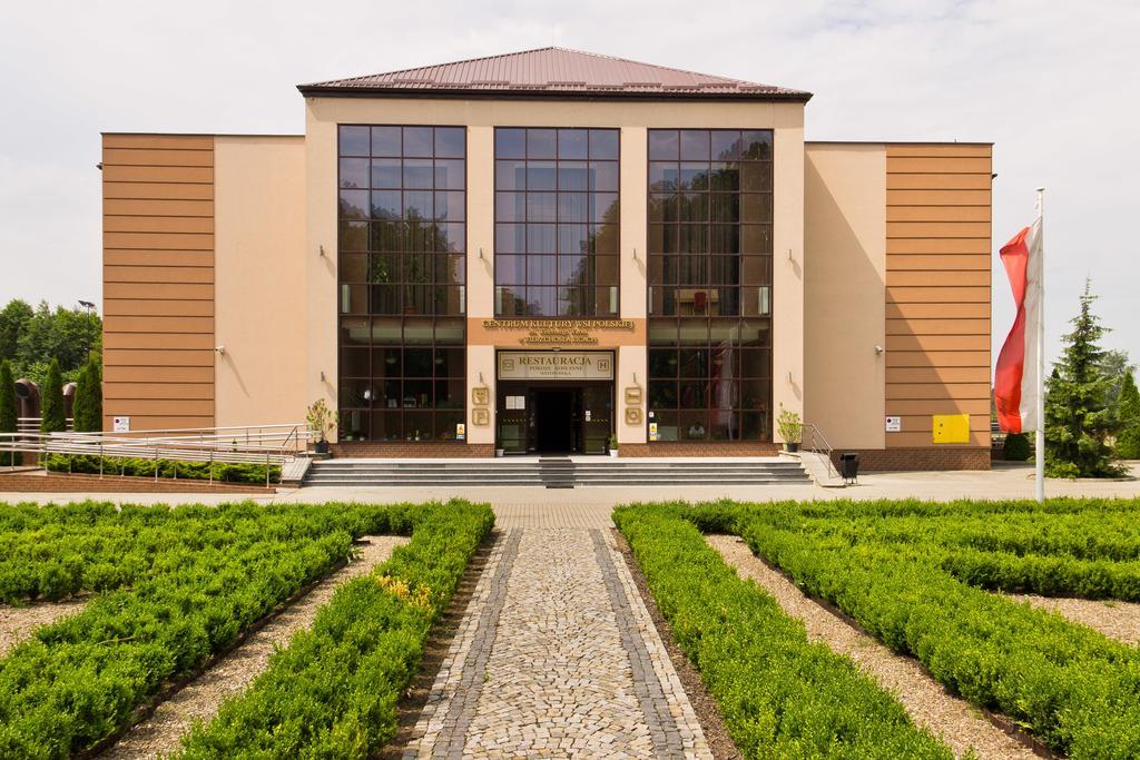 Pokoje Goscinne W Centrum Kultury Wsi Polskiej Wierzchoslawice Extérieur photo